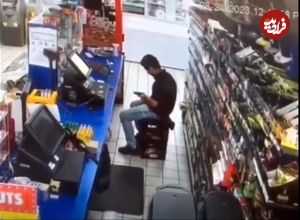 (ویدیو) مرگ عجیب یک مغازه‌دار در بازی با اسلحه