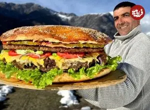 ببینید| غذای روستایی در آذربایجان؛ تهیه چیزبرگر غول پیکر در هوای برفی روستا
