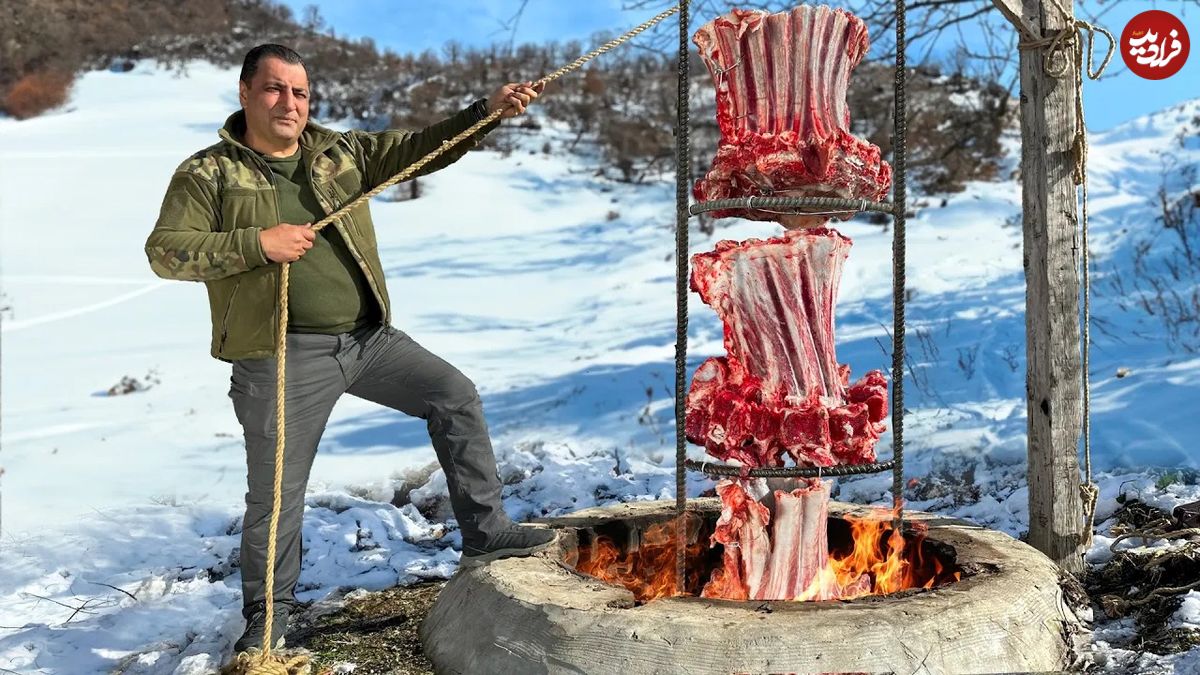 (ویدئو) فرآیند تماشایی کباب کردن 9 کیلو دنده گاو در تنور به سبک آشپز آذربایجانی