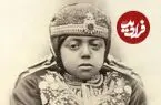 عکس| سفر زمان؛ تصویری از «ملیجک خردسال» در کنار خواجه‌ها و ملازمانش