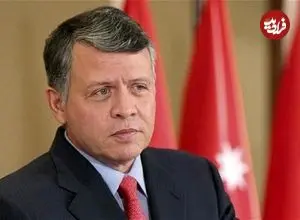 عکس| سفر در زمان؛ «ملک عبدالله دوم، پادشاه اردن» در حال اعطای سرهنگ افتخاری به پسر سرهنگ قذافی؛ سال 1378