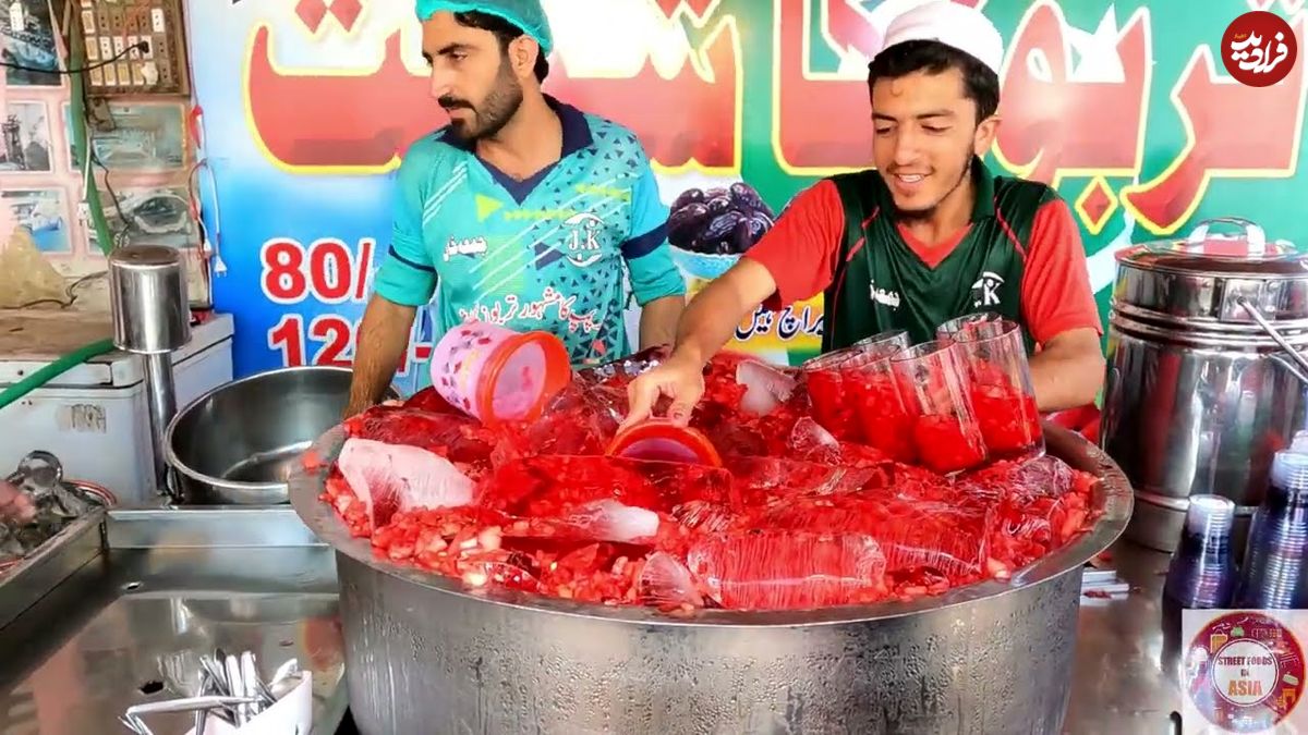 ببینید؛ غذای خیابانی در پاکستان؛ تهیه آب هندوانه در کراچی