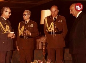 عکس؛ سفر در زمان؛ «رئیس ساواک، هویدا، شاه و درباری ها در کاخ گلستان»؛ دهه 50