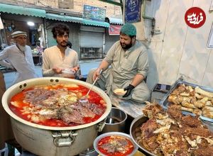 ببینید؛ غذای خیابانی در پاکستان؛ طبخ کله پاچه برای صبحانه در پیشاور