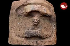 کشف تابوت سفالی 2 هزارساله با یک مجسمه عجیب