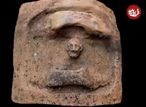 کشف تابوت سفالی 2 هزارساله با یک مجسمه عجیب