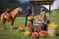 ببینید، غذای روستایی در آذربایجان؛ پخت یک غذای خوشمزه و سریع با سیب زمینی