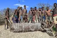 (ویدئو) یک روز زندگی با قبیله باستانی هادزا؛ از شکار گوزن آنتلوپ با تیر و کمان تا موسیقی
