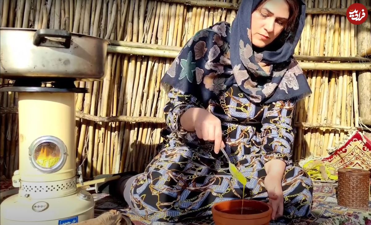 (ویدئو) زندگی روستایی؛ طبخ یک غذا با تخم مرغ محلی و سیب زمینی توسط بانوی گیلانی