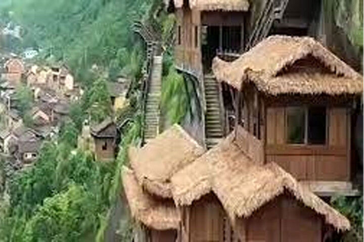 (ویدیو) عجیب‌ترین روستای جهان در دامنه کوه در چین