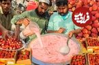 ببینید؛ غذای خیابانی در پاکستان؛ تهیه آبمیوه توت فرنگی و میلک شیک توت فرنگی در کراچی 