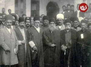 عکس| سفر به ایران قدیم؛ «عضدالملک» در حال تماشای نقشه‌های سفر به عراق؛ 135 سال قبل