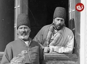عکس| سفر زمان؛ گروه شکارچی‌های ناصرالدین شاه در حیاط قصر
