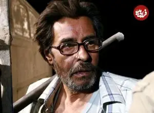 عکس| سفر زمان؛ چهرۀ «خسرو شکیبایی» بعد از دریافت جایزه؛ 23 سال قبل