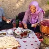 ببینید| غذای روستایی در ایران؛ تهیه رب انار ترش در روستایی سرسبز