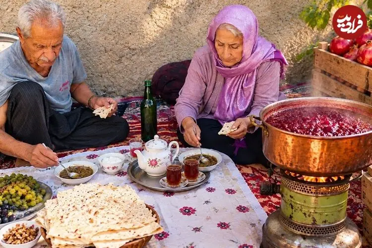 ببینید| غذای روستایی در ایران؛ تهیه رب انار ترش در روستایی سرسبز