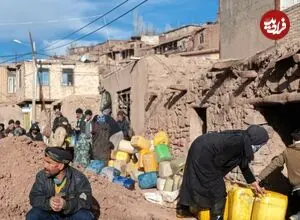 عکس| سفر به تهران قدیم؛ پایتخت نشینان در صف نفت؛ اواخر دهه 50