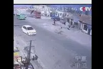 ( ویدیو) سرعت وحشتناک یک تریلی در برخورد به یک خانه 
