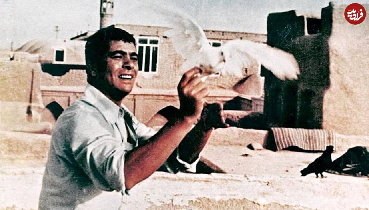 عکس| سفر در زمان؛ «بهروز وثوقی و ناصر ملک مطیعی» در پشت صحنه فیلم طوقی؛ سال 49