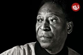 عکس| سفر در زمان؛ «پله، اسطوره فوتبال» در حال انجام بازی تخته؛ سال 1336