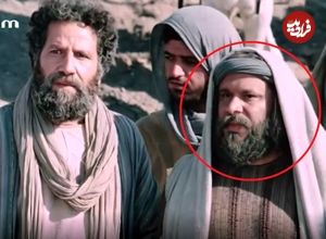 عکس| سفر در زمان؛ «لاوی» سریال یوسف پیامبر در حال دریافت جایزه در تونس؛ سال 1401