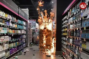 ببینید| آتش‌زدن فروشگاه توسط دو فرد نقاب‌دار
