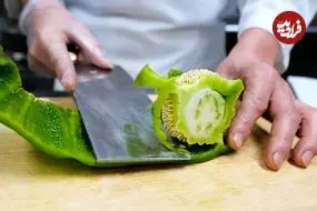 ببینید| غذای خیابانی در آمریکا؛ پخت یک غذای خاص با ماهی مرکب، فلفل دلمه ای و خیار در نیویورک