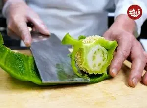 ببینید| غذای خیابانی در آمریکا؛ پخت یک غذای خاص با ماهی مرکب، فلفل دلمه ای و خیار در نیویورک