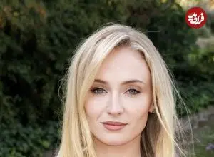 عکس| سفر در زمان؛ «سوفی ترنر» در 17 سالگی و در فرودگاه لس آنجلس؛ سال 1391