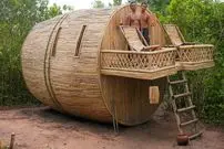 ببینید| نحوه ساخت یک ویلای متفاوت و زیبا با چوب و بامبو در جنگل های کامبوج