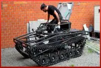 ببینید| مراحل دیدنی ساخت یک تانک کوچک با قطعات خودروهای قدیمی در بلژیک