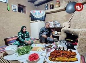 ببینید؛ غذای روستایی در ایران؛ پخت نان سنتی و خوراک گوجه و بادمجان توسط زوج روستایی