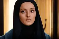 عکس| سفر در زمان؛ «بیتا» سریال آوای باران در حال قدم زدن در تهران با همسرش؛ سال 1402