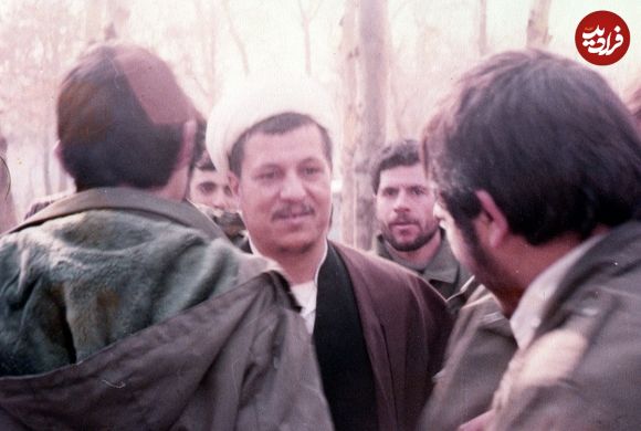عکس؛ سفر در تاریخ؛ «هاشمی رفسنجانی در کنار محمدجواد باهنر در قم»؛ اواخر دهه 20