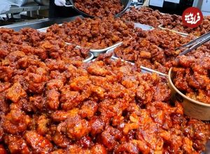 ببینید؛ غذای خیابانی در کره؛ پخت صدها کیلو مرغ سوخاری محبوب در سئول