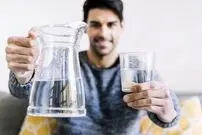 کم آبی بدن؛ عامل اصلی سردردهای آزاردهنده روزانه