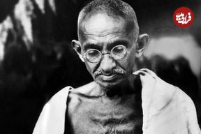 عکس| سفر در زمان؛ «مهاتما گاندی» در یک گردهمایی در شهر ماگالور؛ سال 1299