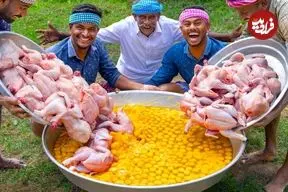 ببینید| غذای  روستایی در هند؛ پخت املت با مرغ و تخم مرغ در طبیعت