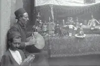 عکس| سفر زمان؛ عکس یادگاری بازیگران یک تئاتر در اصفهان در حدود 100 سال قبل