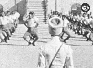 عکس| سفر زمان؛ «ورزش کردن سربازان در حیاط پادگان» در دوران احمدشاه