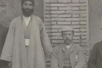 عکس| سفر زمان؛ عکس یادگاری «اروپایی‌های نشسته و ایرانی‌های ایستاده» در دوران قاجار