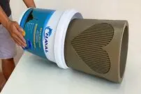 (ویدئو) گلدان بازاری نخرید؛ با سیمان و سطل رنگ قدیمی خیلی راحت در خانه بسازید
