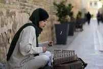 (ویدیو) سنتور نوازی دختر جوان که صداپیشه جناب خان را مجذوب کرد 