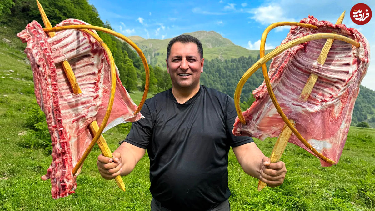 (ویدئو) پخت دنده کباب بره به روش آشپز مشهور روستایی آذربایجانی 
