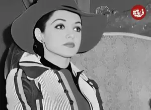 عکس| سفر در زمان؛ «گوگوش 21 ساله» در حال گفتگو با «ویلیام وایلر» در تهران؛ سال 1350