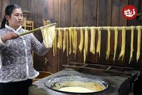 ببینید؛ غذای روستایی در چین؛ تهیه رشته سویا چینی و پخت غذا با آن