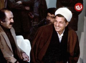 عکس؛ سفر در زمان؛ هاشمی رفسنجانی در کنار نیروهای مسلح کرد؛ سال 58