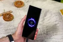 آیا کار با گوشی درحال شارژ کار درستی است؟