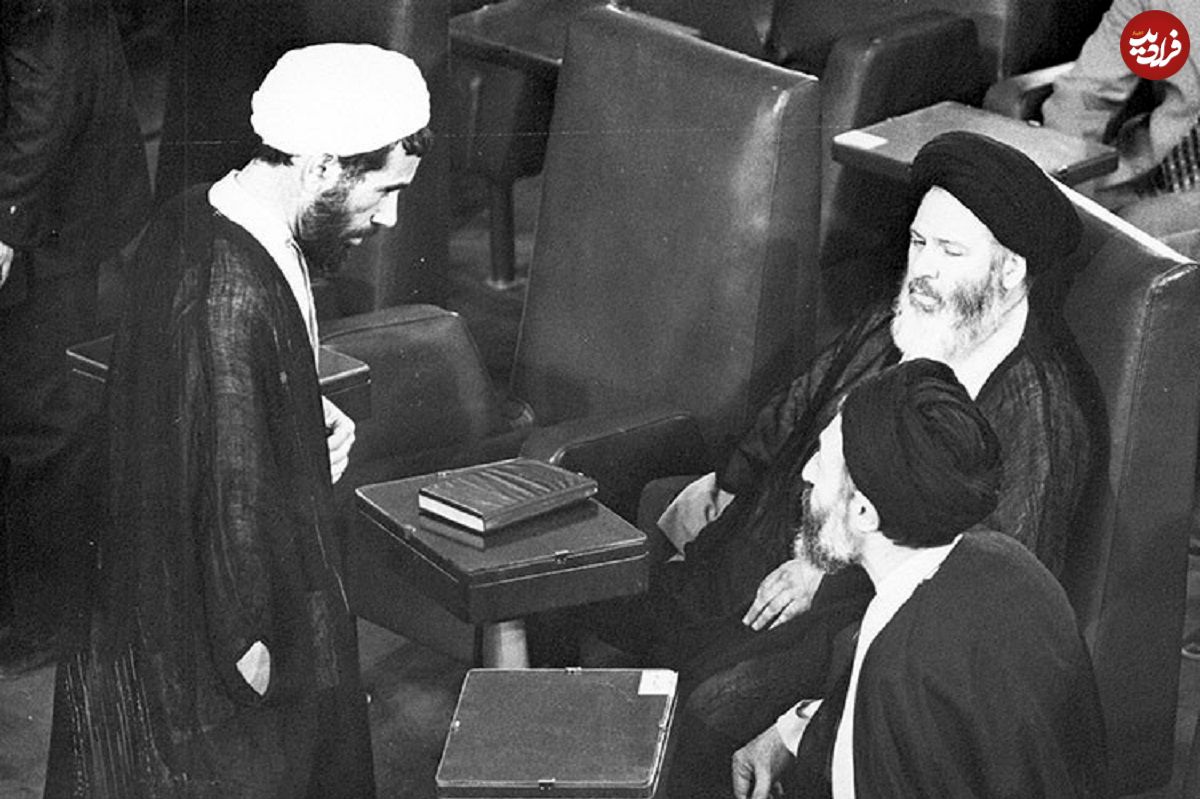 عکس؛ سفر در زمان؛ «شهید باهنر و رهبر انقلاب در خانه شهید بهشتی،»؛ دهه 50