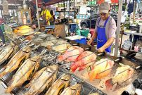 ببینید؛ غذای خیابانی در تایلند؛ ماهی تیلاپیای کبابی در بانکوک